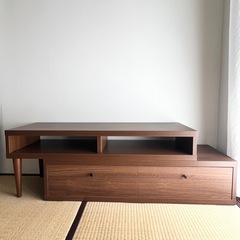 幅が調整できるスライド式テレビ台/テレビボード