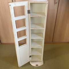 CDラック、扉開閉式。の画像