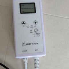 施術用電動ベッドの画像