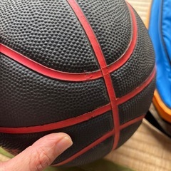 外用バスケットボールとボール入れの画像