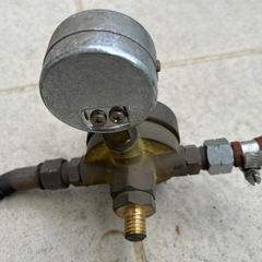 レギュレーター？　圧力計？の画像