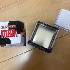 チロルチョコ　缶の画像