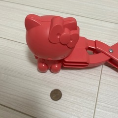 ハローキティ　雪だるま作り　雪遊びの画像