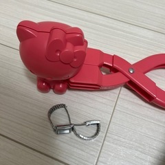 ハローキティ　雪だるま作り　雪遊びの画像