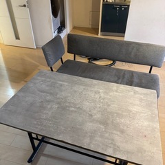 ダイニングテーブル＆ソファー一脚