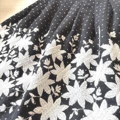 未使用⭐️プレイス　フリル　フラワー刺繍フレアスカートの画像