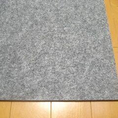 日本製タイルカーペット＜床暖房対応＞厚み7.5㎜・1枚２００円・在庫２０枚（２０６８）未使用品・裏面不織布の画像