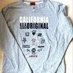 ⭐️Levi's リーバイス⭐️レディース長袖Tシャツ グレーの画像