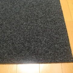 日本製タイルカーペット厚み6.5㎜・1枚１８０円・在庫１０枚（２０９５）未使用品・裏面糊付きの画像