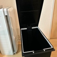 ペダル付きゴミ箱の画像