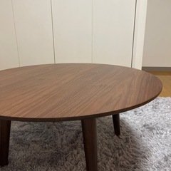 木製テーブルの画像