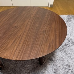 木製テーブルの画像