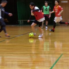 活動は週末🎵未経験者が半分以上😊 屋内なので天候も気温もま…