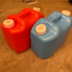 【超美品・灯油ポリタンク10L×2つ】