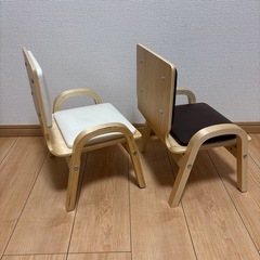 子供用木製椅子の画像