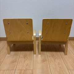子供用木製椅子の画像