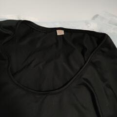ユニクロ　黒Tシャツの画像