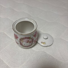 ハローキティ　ローラアシュレイ　シュガーポットの画像
