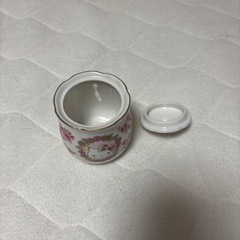ハローキティ　ローラアシュレイ　シュガーポットの画像