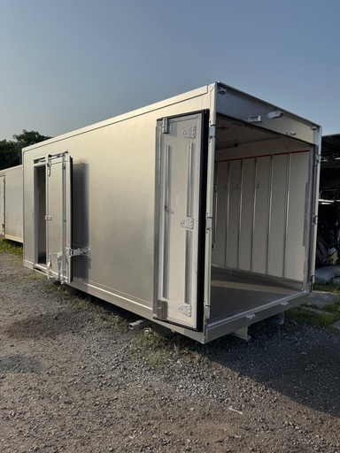 ジモティー限定販売！現場格安！断熱材入り！バイクガレージ！使い勝手