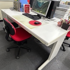 白スチールデスク　袖なし