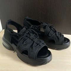 レディース スポーツサンダル 黒  厚底エアーソールの画像