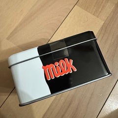 ちいかわちろるちょこ缶　モモンガ柄の画像