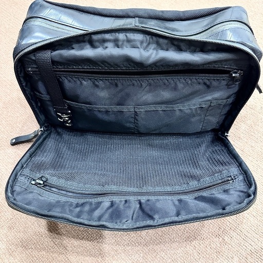 廃盤品！SEAL モバイラーズボディバッグ ノートPC / iPad収納