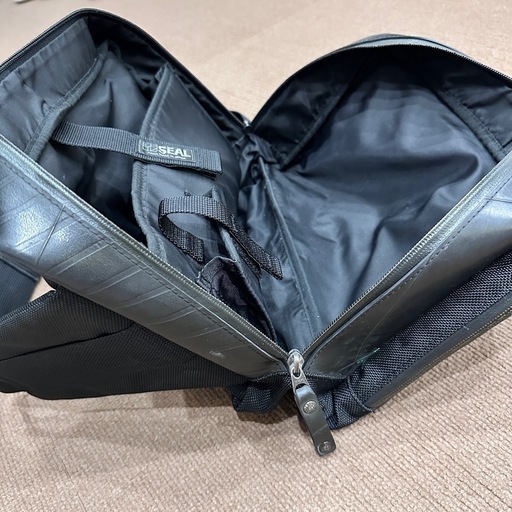 宅配 廃盤品！SEAL モバイラーズボディバッグ iPad収納 / ノートPC バッグ