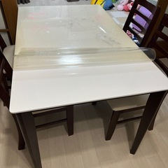 ダイニングテーブル＋椅子　取り引き決定してます