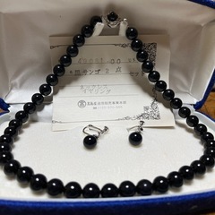黒サンゴネックレス&イヤリング2点セットの画像