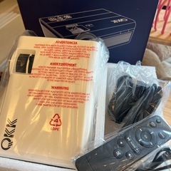 新品未使用★QKK 小型プロジェクター AK-90