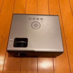 プロジェクター　美品　グレーの画像
