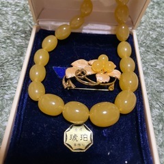 琥珀　ネックレスブローチセットの画像