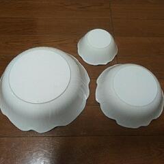 綺麗なお皿三枚セットの画像
