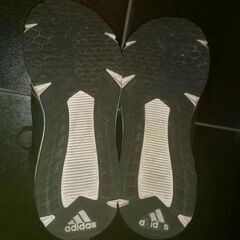 adidasスニーカー（24.5cm）の画像