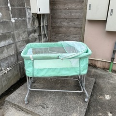 ベビーベッドの画像