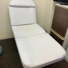 エステ　椅子　ベットの画像