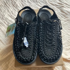 新品　KEEN ユニーク25.5cm