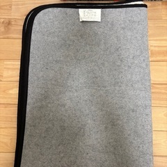 マグネットボードとフロアーマットラグの画像