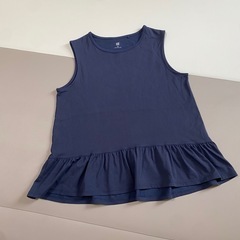 ノースリーブフリルカットソー　ユニクロ　150cm 小柄女性でも...