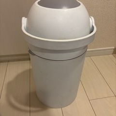 防臭ゴミ箱の画像