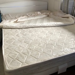 ダブルベッド　フレーム&マットレスの画像