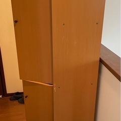 扉付きの棚の画像