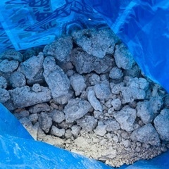 土壌改良の石灰　推定2〜3キロ位　キレイな花や観葉植物、大量の野...