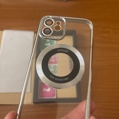 iPhone12用カバーとガラスフィルムの画像