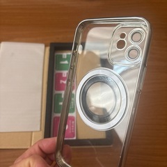 iPhone12用カバーとガラスフィルムの画像