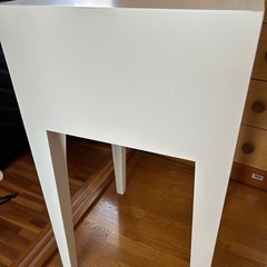 白い台