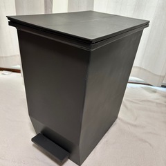 ペダル付きゴミ箱　45L ブラックの画像