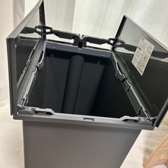 ペダル付きゴミ箱　45L ブラックの画像